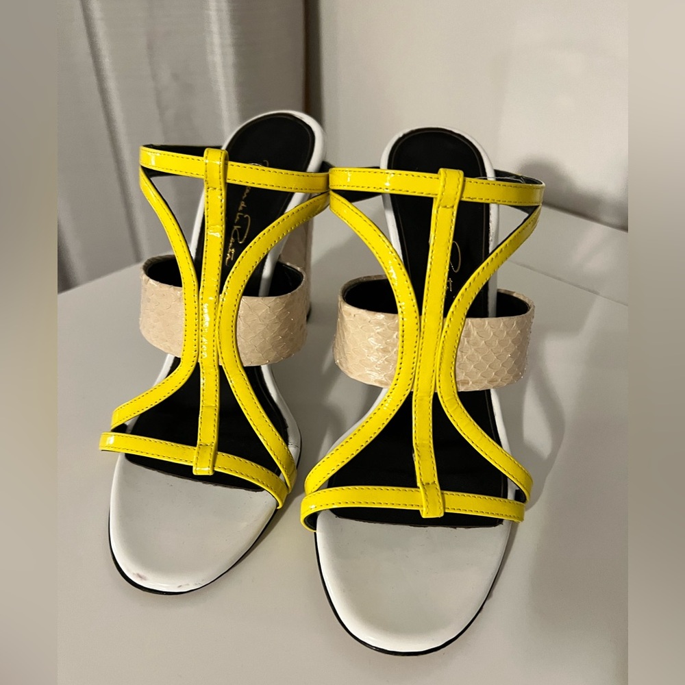 Oscar dela Renta sandals in size 40.